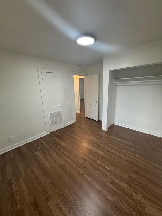 For Rent: $2,450 (2 beds, 1 baths, 780 Square Feet)