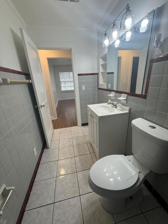 For Rent: $2,450 (2 beds, 1 baths, 780 Square Feet)