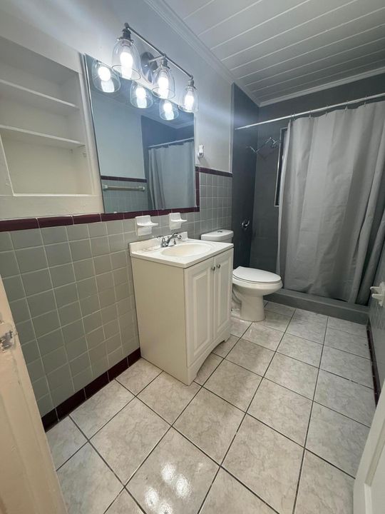 For Rent: $2,450 (2 beds, 1 baths, 780 Square Feet)