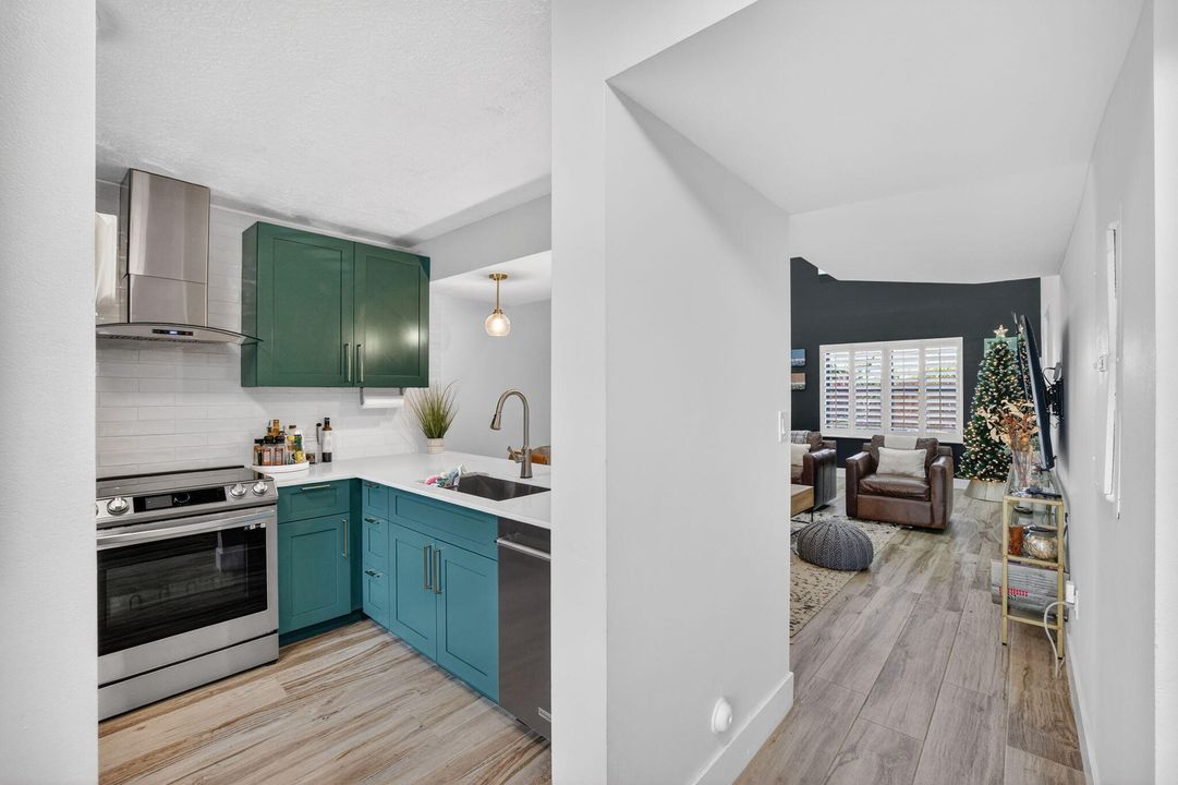 For Sale: $575,000 (3 beds, 2 baths, 1408 Square Feet)