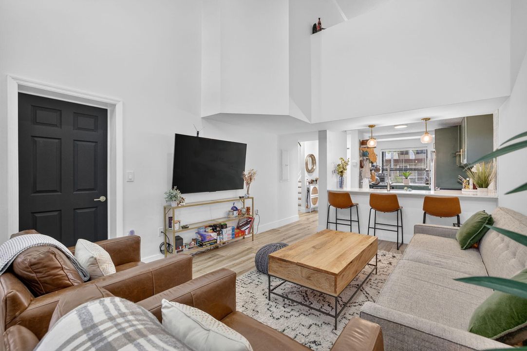 For Sale: $575,000 (3 beds, 2 baths, 1408 Square Feet)