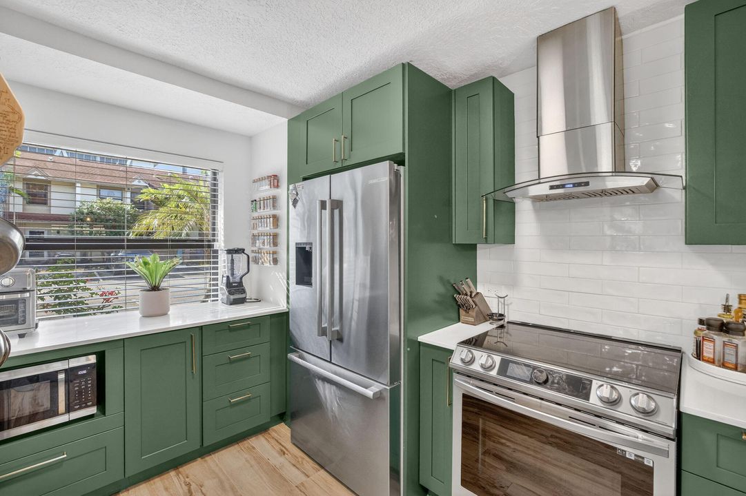 For Sale: $575,000 (3 beds, 2 baths, 1408 Square Feet)