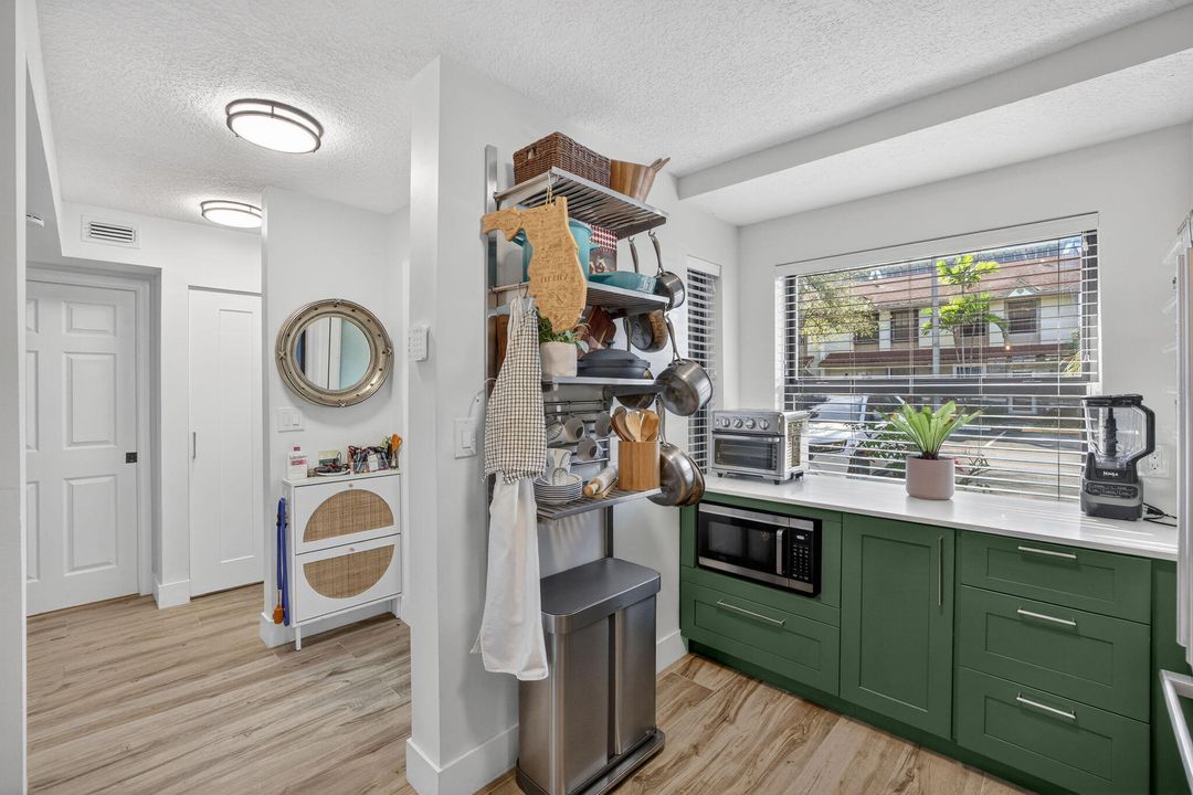 For Sale: $575,000 (3 beds, 2 baths, 1408 Square Feet)