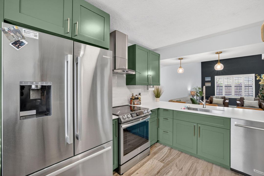 For Sale: $575,000 (3 beds, 2 baths, 1408 Square Feet)