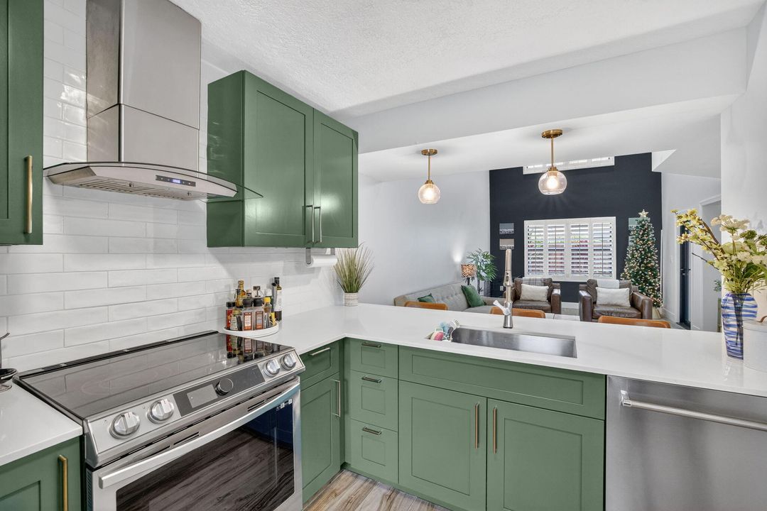 For Sale: $575,000 (3 beds, 2 baths, 1408 Square Feet)