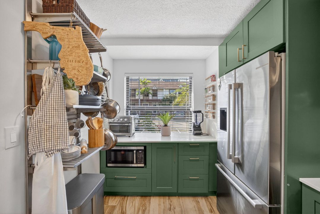 For Sale: $575,000 (3 beds, 2 baths, 1408 Square Feet)