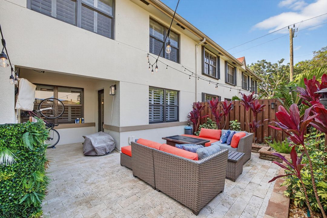 For Sale: $575,000 (3 beds, 2 baths, 1408 Square Feet)