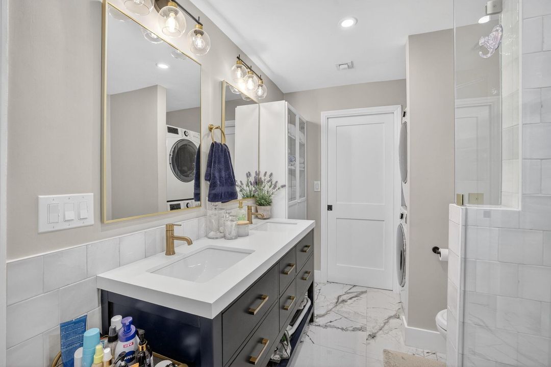 For Sale: $575,000 (3 beds, 2 baths, 1408 Square Feet)