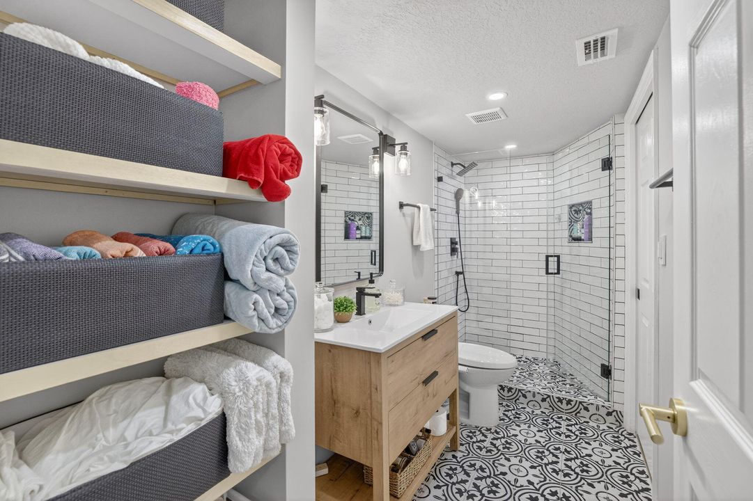 For Sale: $575,000 (3 beds, 2 baths, 1408 Square Feet)