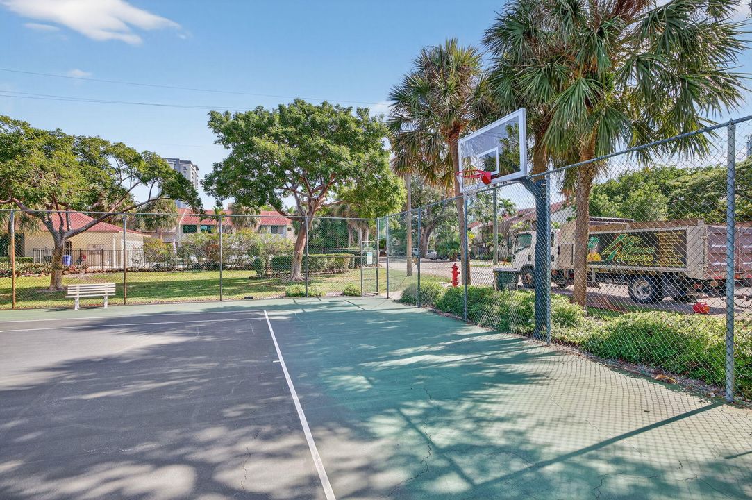 For Sale: $575,000 (3 beds, 2 baths, 1408 Square Feet)