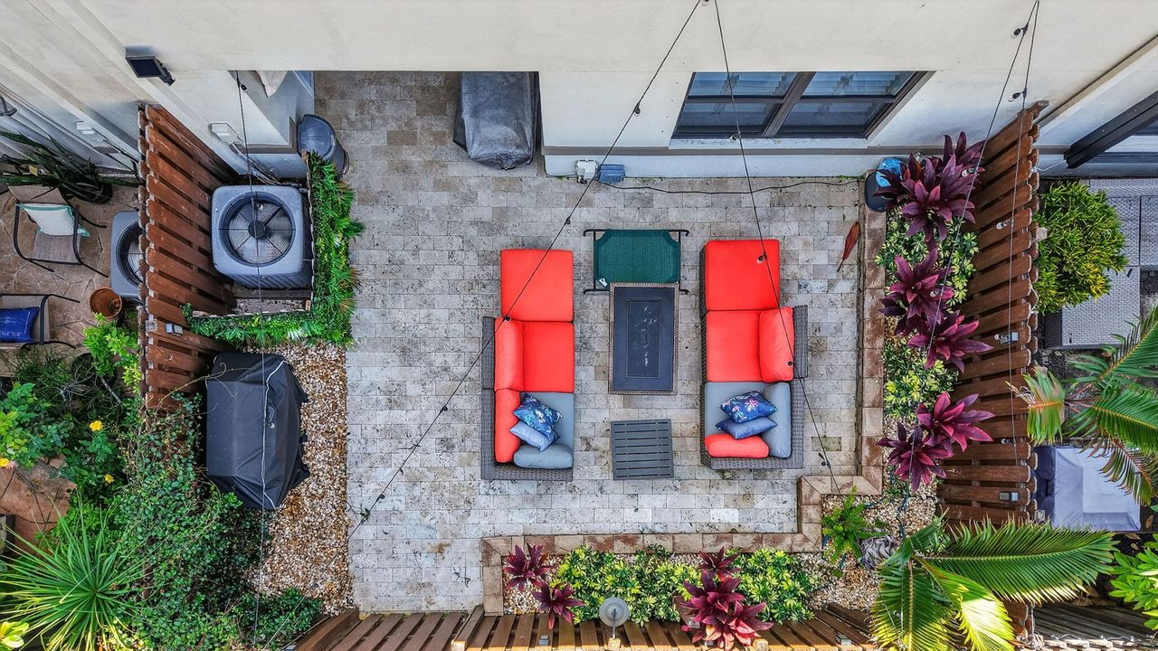 For Sale: $575,000 (3 beds, 2 baths, 1408 Square Feet)