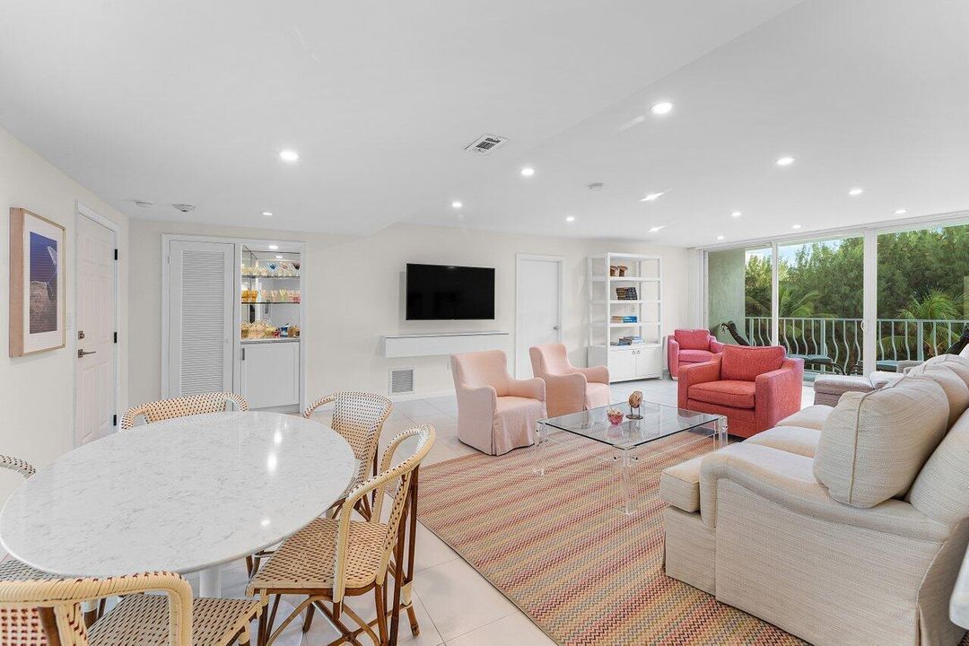 For Rent: $10,000 (2 beds, 2 baths, 1294 Square Feet)