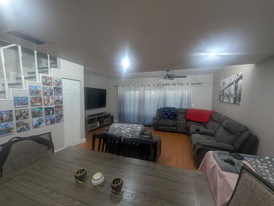 В аренду: $2,700 (2 спален, 2 ванн, 1512 Квадратных фут)