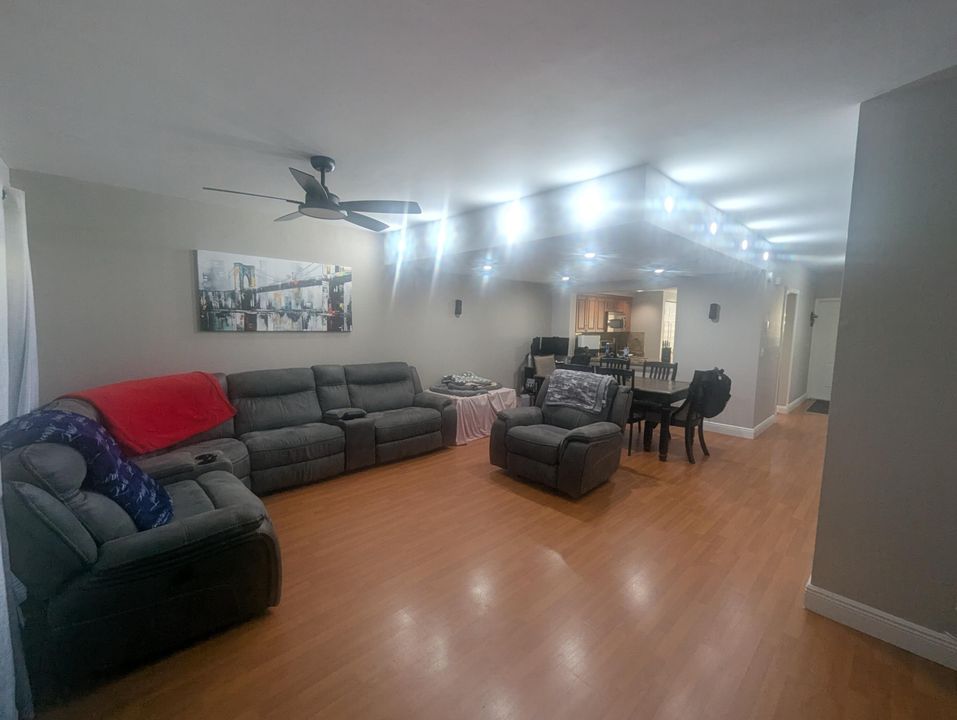 В аренду: $2,700 (2 спален, 2 ванн, 1512 Квадратных фут)