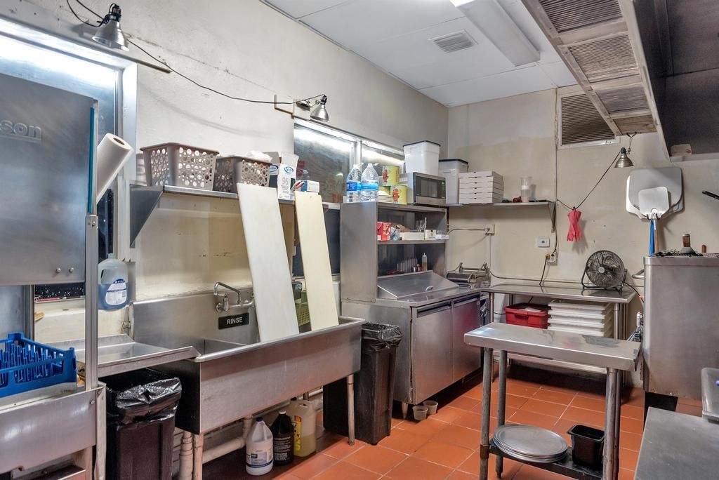 На продажу: $3,500 (0 спален, 0 ванн, 1240 Квадратных фут)