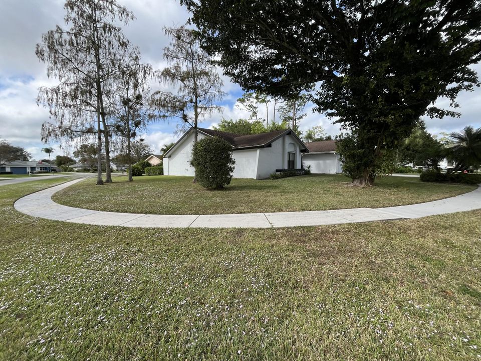 Под контрактом: $5,000 (4 спален, 3 ванн, 2179 Квадратных фут)