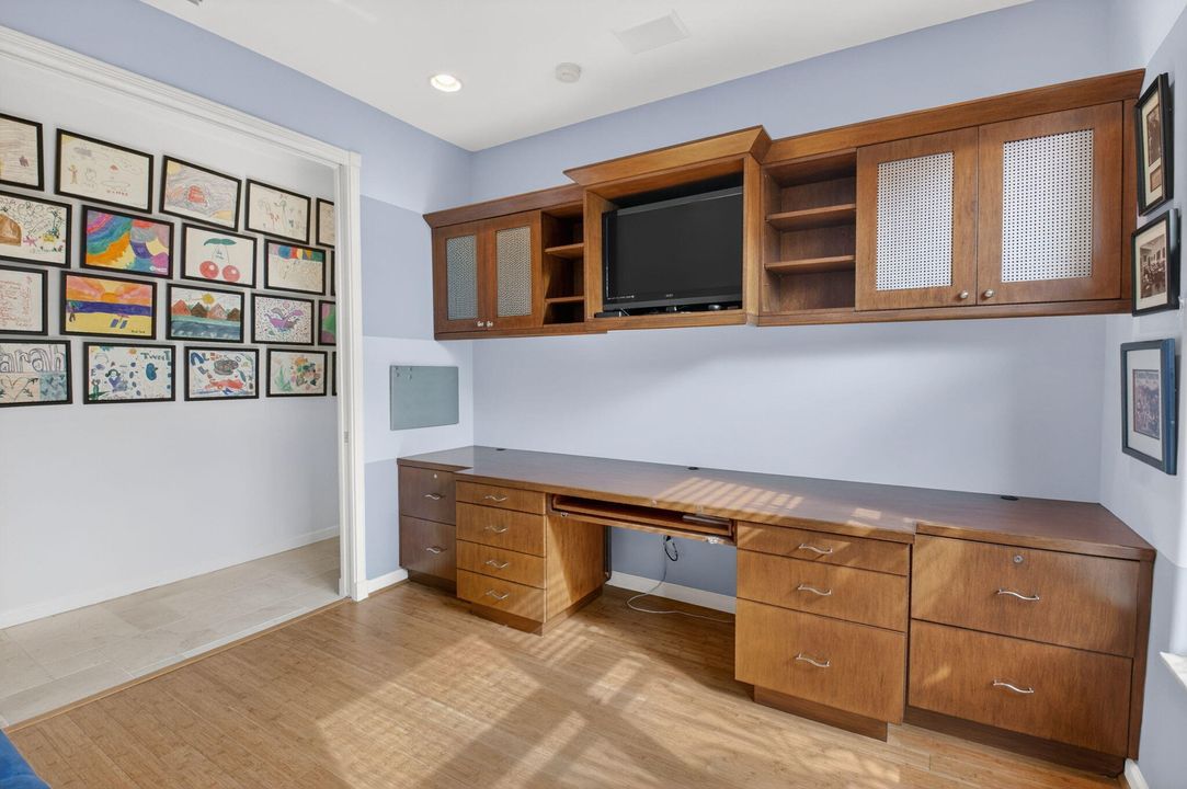 En Venta: $850,000 (3 camas, 2 baños, 2651 Pies cuadrados)