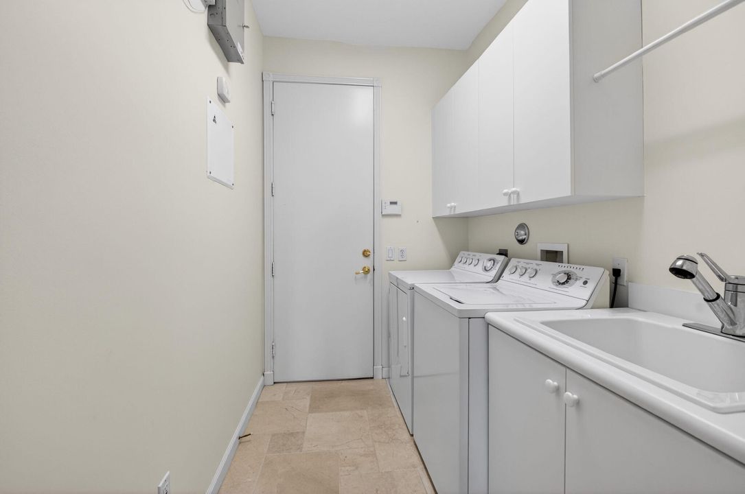 En Venta: $850,000 (3 camas, 2 baños, 2651 Pies cuadrados)