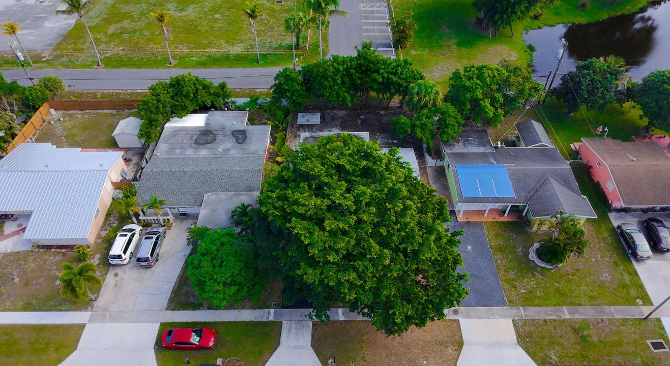 For Sale: $525,000 (3 beds, 2 baths, 1295 Square Feet)