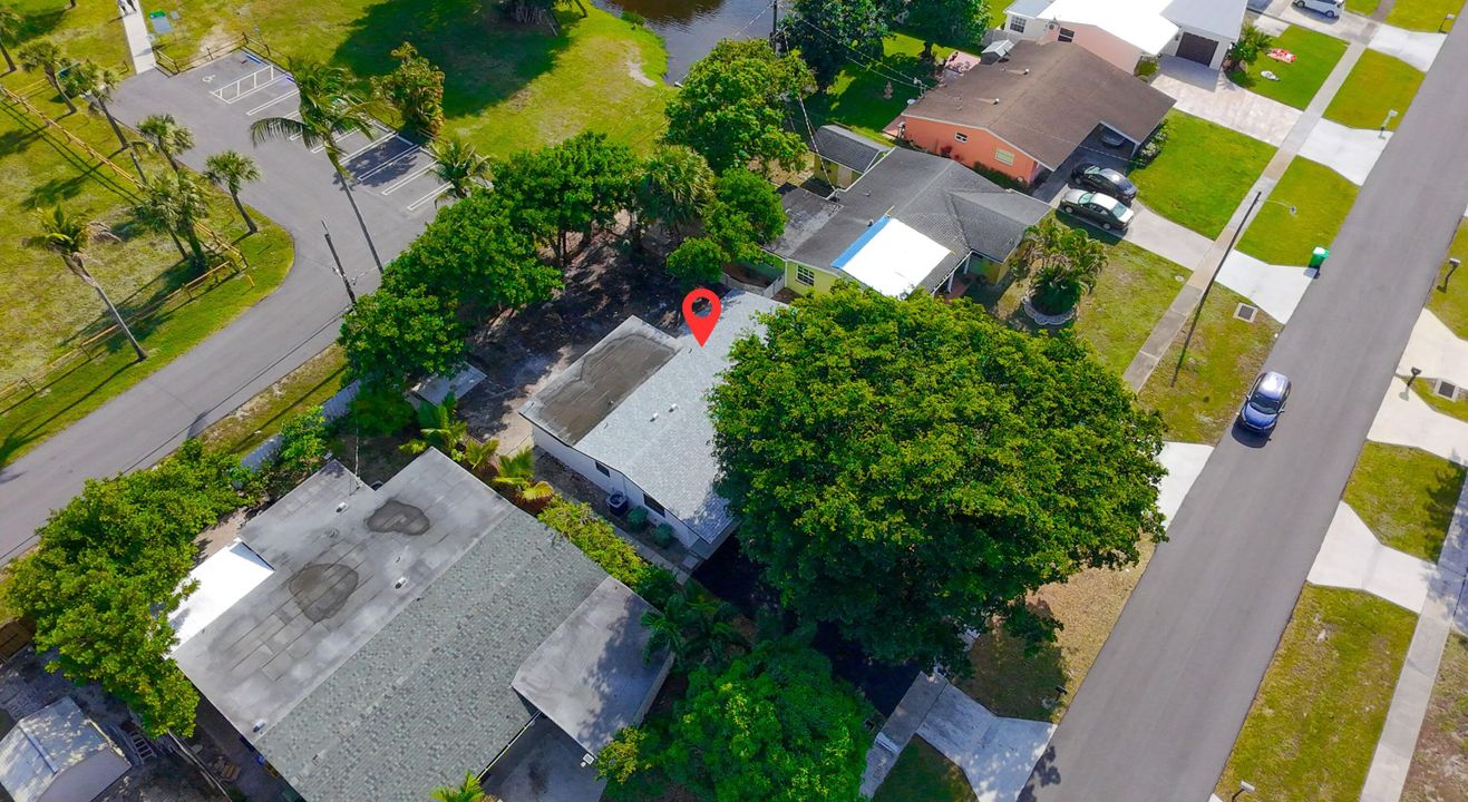 For Sale: $525,000 (3 beds, 2 baths, 1295 Square Feet)