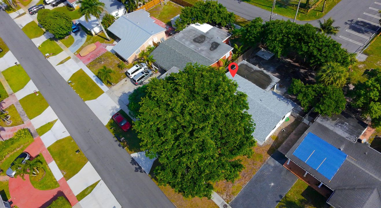 For Sale: $525,000 (3 beds, 2 baths, 1295 Square Feet)