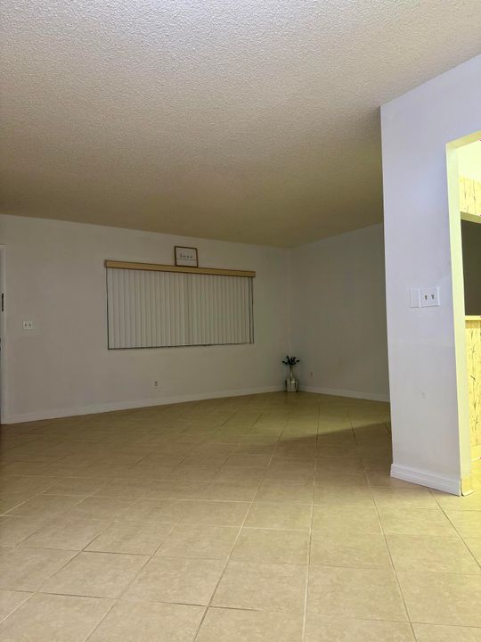 В аренду: $1,600 (1 спален, 1 ванн, 756 Квадратных фут)