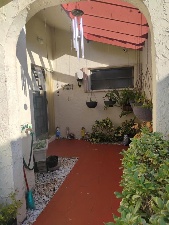 For Sale: $350,000 (2 beds, 2 baths, 1649 Square Feet)