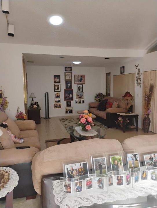 For Sale: $350,000 (2 beds, 2 baths, 1649 Square Feet)