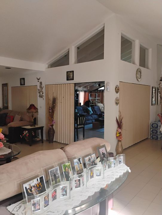 For Sale: $350,000 (2 beds, 2 baths, 1649 Square Feet)