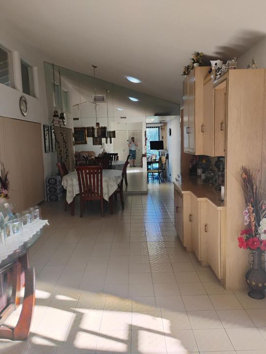 For Sale: $350,000 (2 beds, 2 baths, 1649 Square Feet)