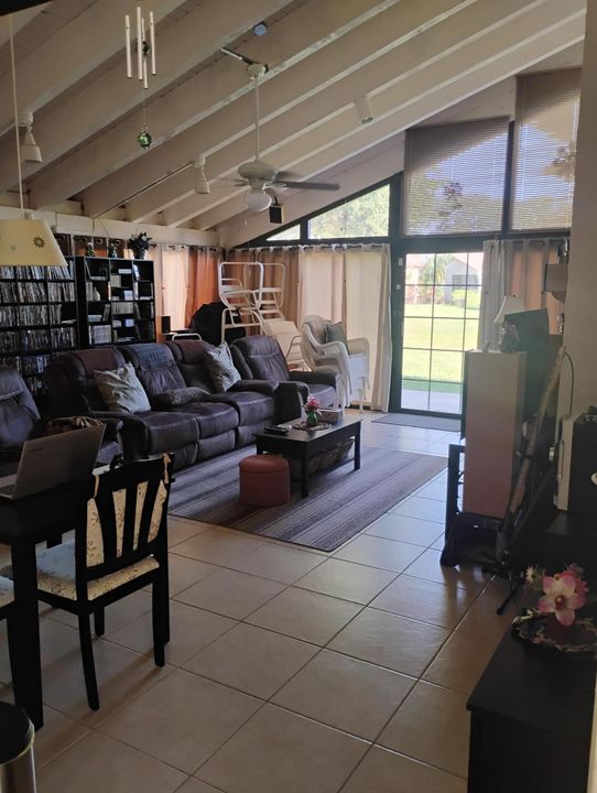 For Sale: $350,000 (2 beds, 2 baths, 1649 Square Feet)