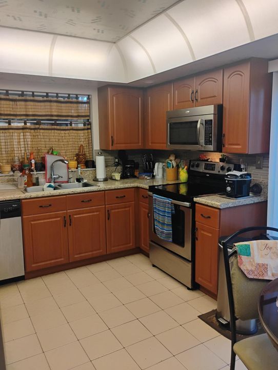 For Sale: $350,000 (2 beds, 2 baths, 1649 Square Feet)