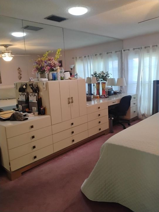 For Sale: $350,000 (2 beds, 2 baths, 1649 Square Feet)