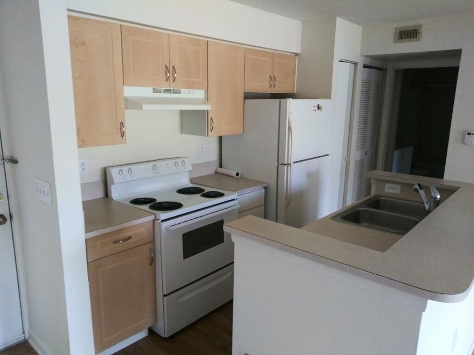 For Rent: $1,500 (1 beds, 1 baths, 834 Square Feet)
