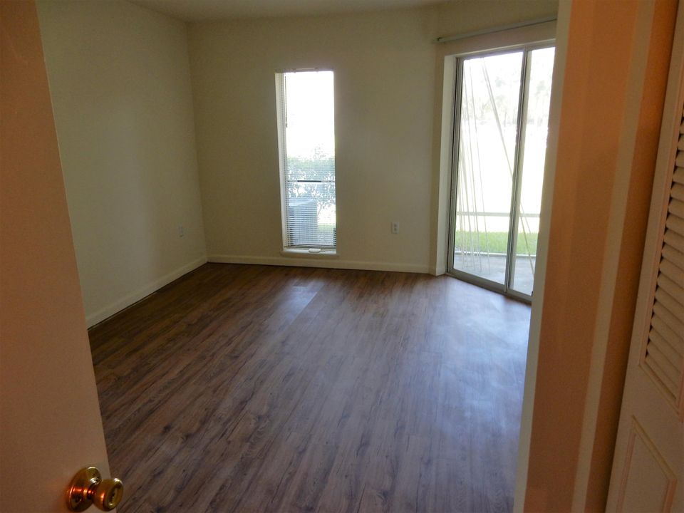 For Rent: $1,500 (1 beds, 1 baths, 834 Square Feet)