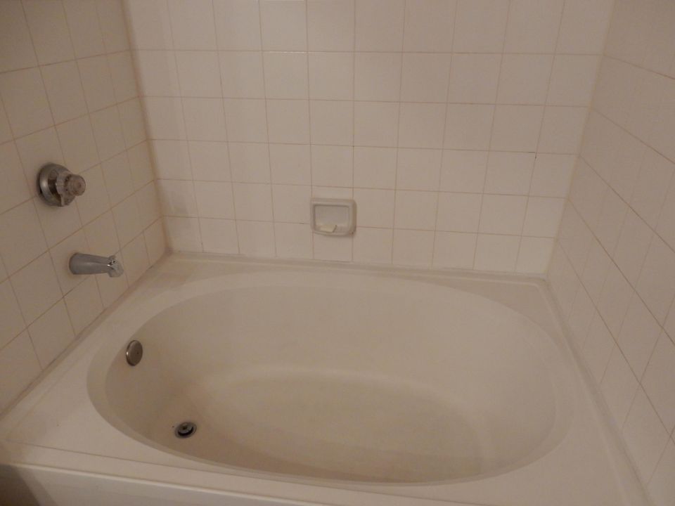 For Rent: $1,500 (1 beds, 1 baths, 834 Square Feet)