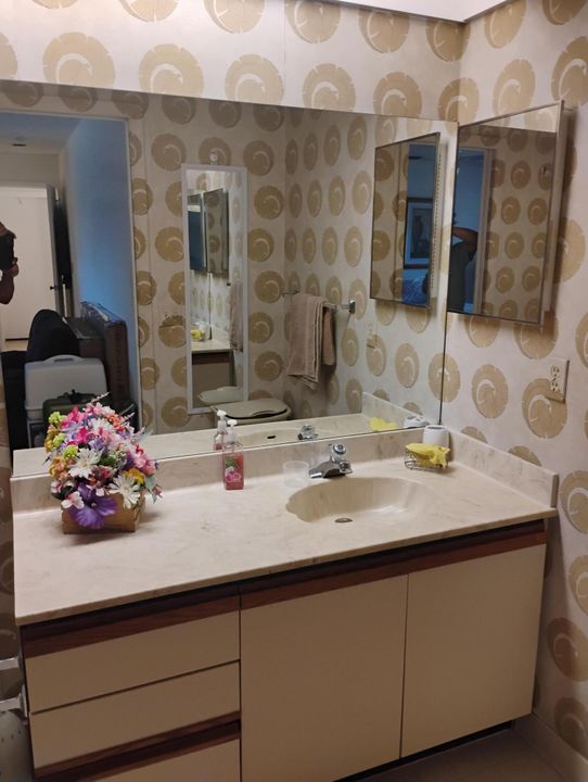 For Sale: $350,000 (2 beds, 2 baths, 1649 Square Feet)