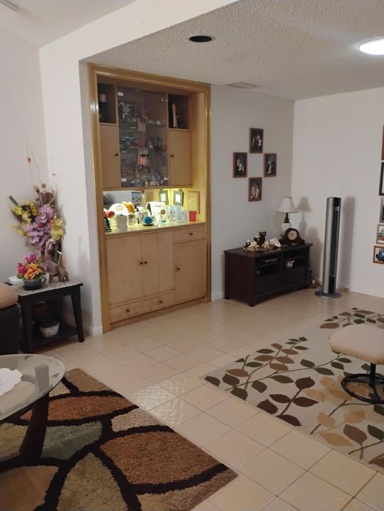 For Sale: $350,000 (2 beds, 2 baths, 1649 Square Feet)