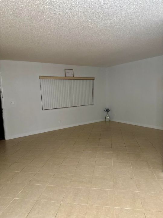 В аренду: $1,600 (1 спален, 1 ванн, 756 Квадратных фут)