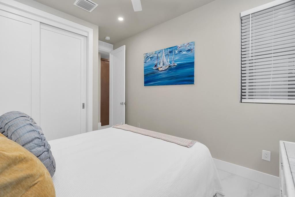 For Rent: $2,500 (2 beds, 1 baths, 720 Square Feet)