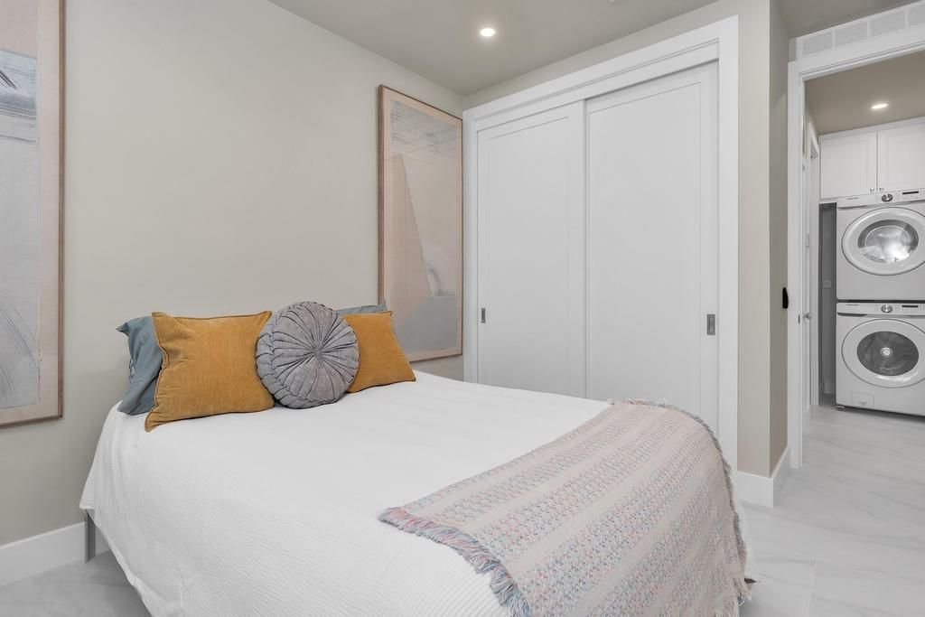 For Rent: $2,500 (2 beds, 1 baths, 720 Square Feet)