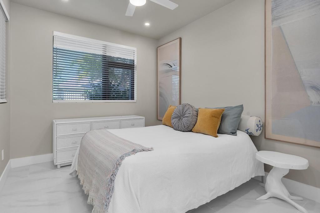 For Rent: $2,500 (2 beds, 1 baths, 720 Square Feet)