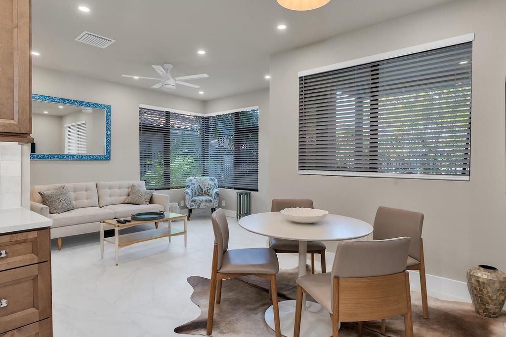 For Rent: $2,500 (2 beds, 1 baths, 720 Square Feet)