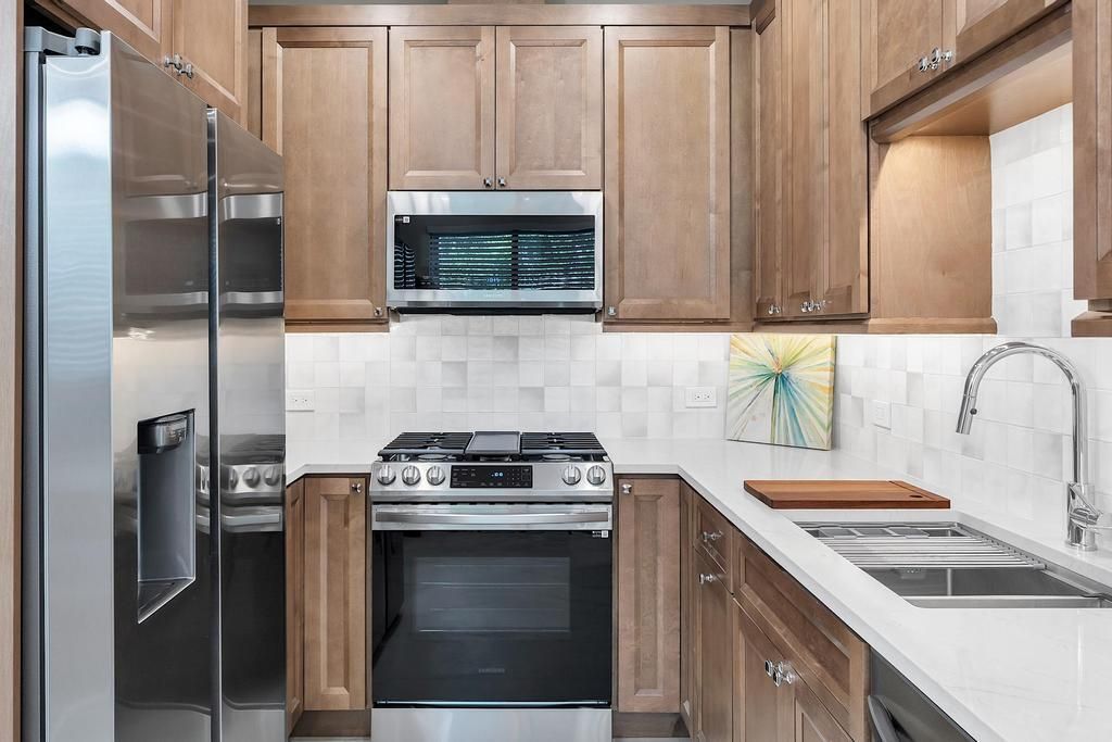 For Rent: $2,500 (2 beds, 1 baths, 720 Square Feet)