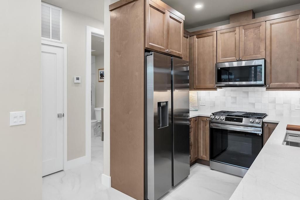 For Rent: $2,500 (2 beds, 1 baths, 720 Square Feet)