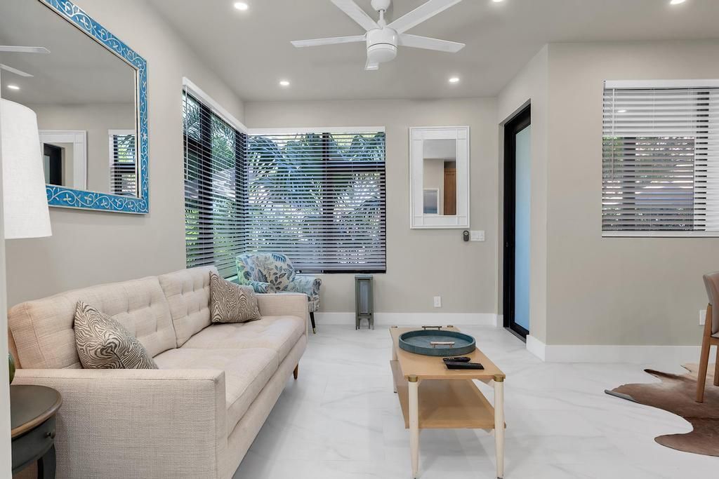 For Rent: $2,500 (2 beds, 1 baths, 720 Square Feet)