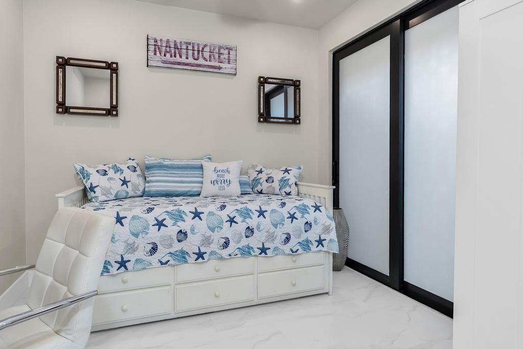 For Rent: $2,500 (2 beds, 1 baths, 720 Square Feet)