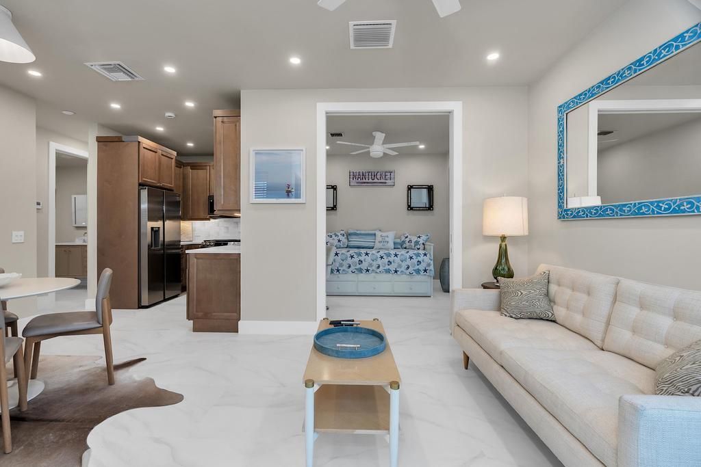 For Rent: $2,500 (2 beds, 1 baths, 720 Square Feet)