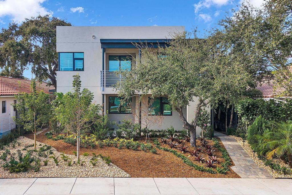 For Rent: $2,500 (2 beds, 1 baths, 720 Square Feet)