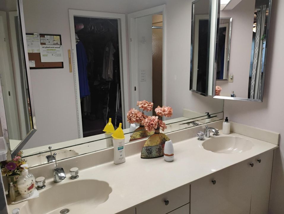 For Sale: $350,000 (2 beds, 2 baths, 1649 Square Feet)